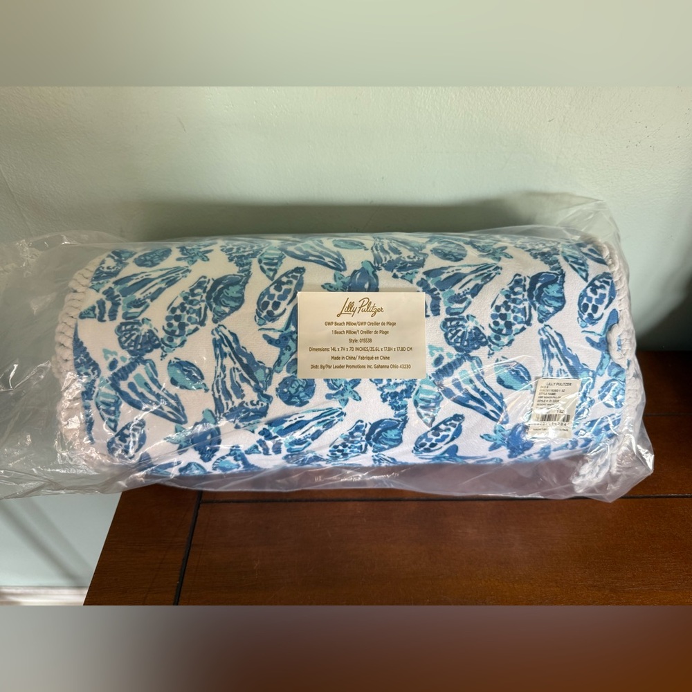 NWT Lilly Pulitzer Resort White Shell Collector GWP Beach Pillow